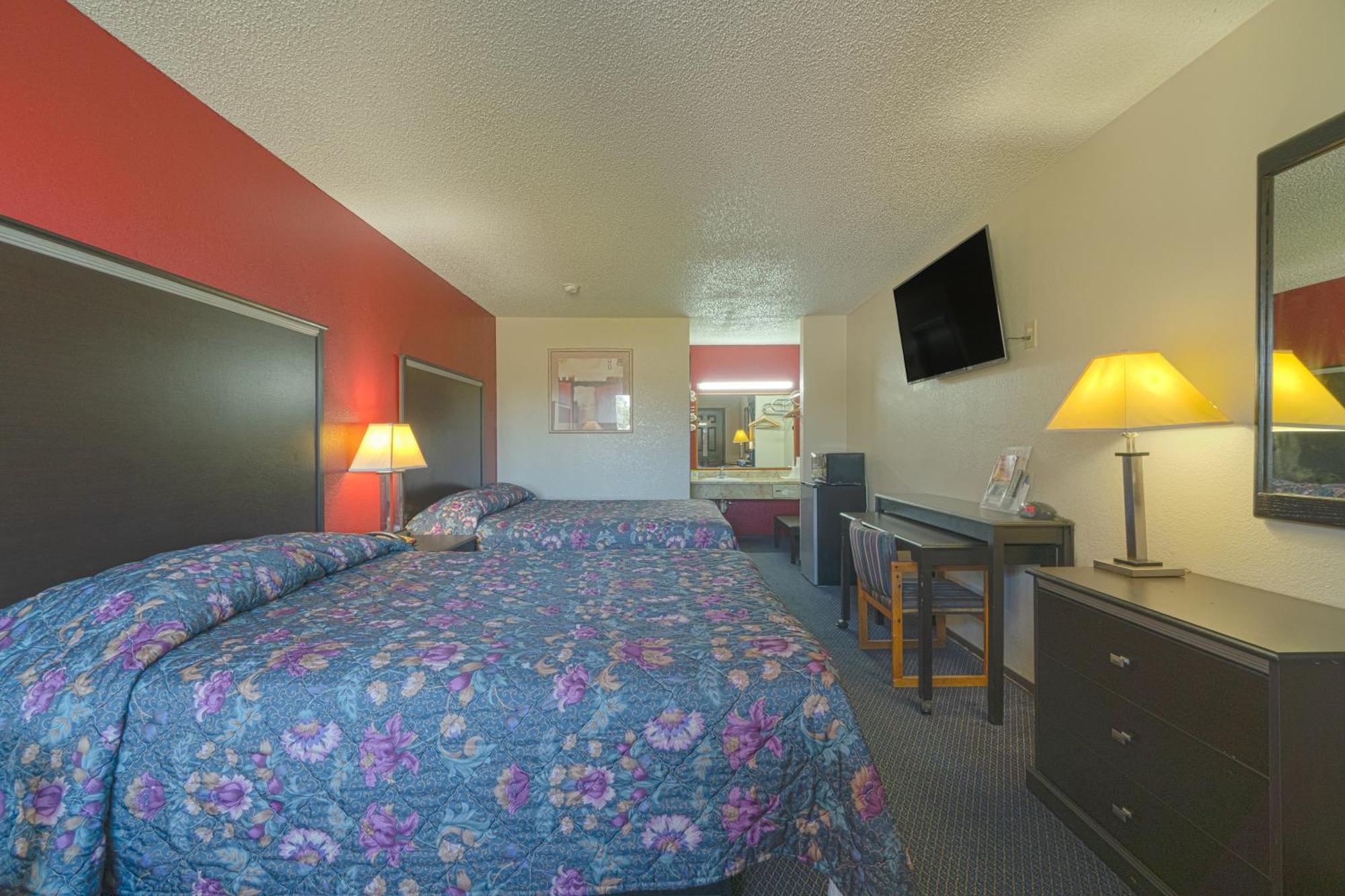 Regency Inn & Suites By Oyo Bay City Tx Екстер'єр фото