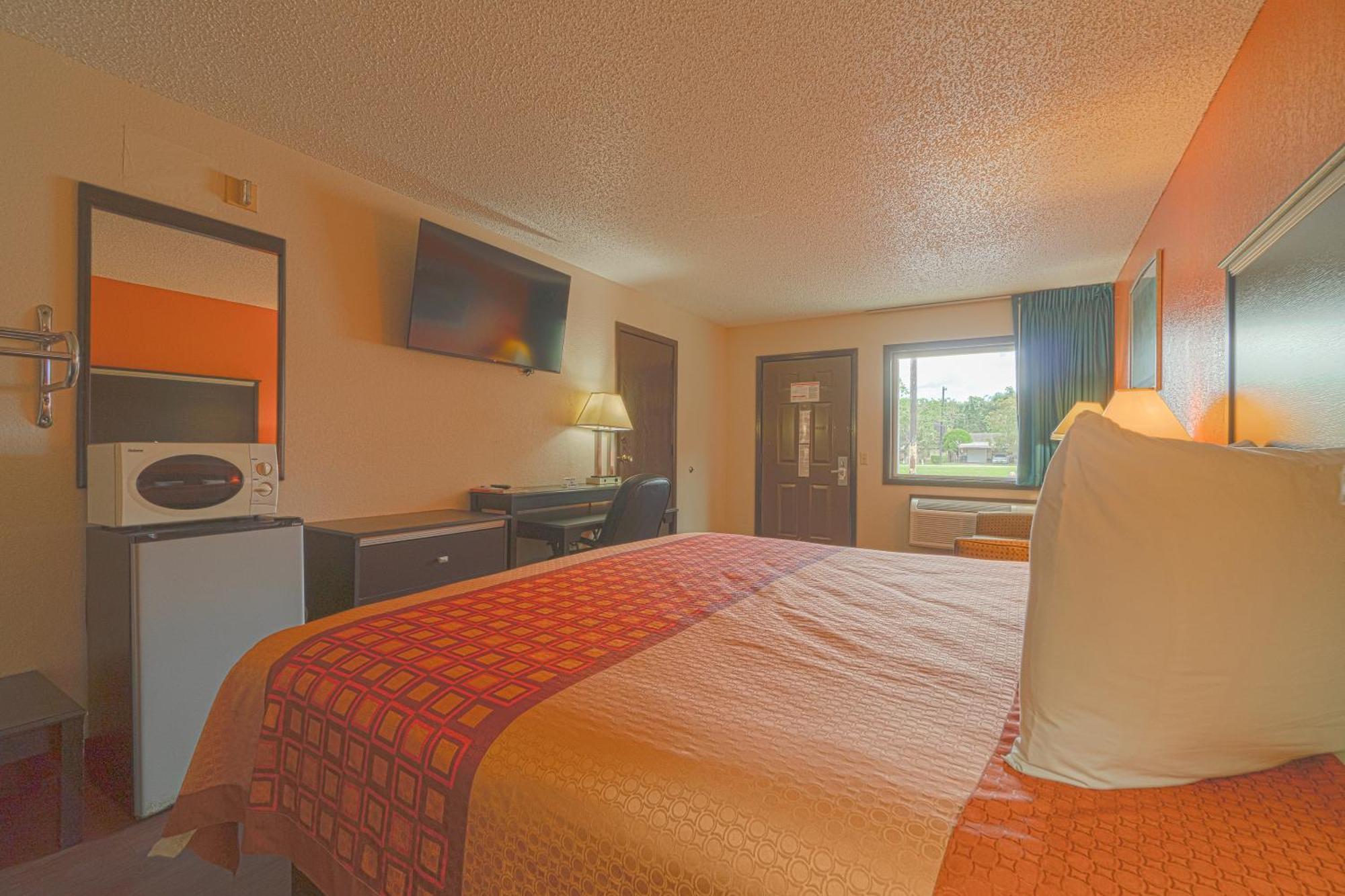 Regency Inn & Suites By Oyo Bay City Tx Екстер'єр фото
