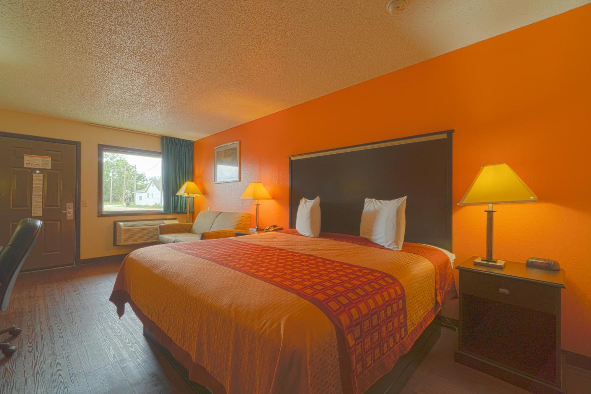 Regency Inn & Suites By Oyo Bay City Tx Екстер'єр фото