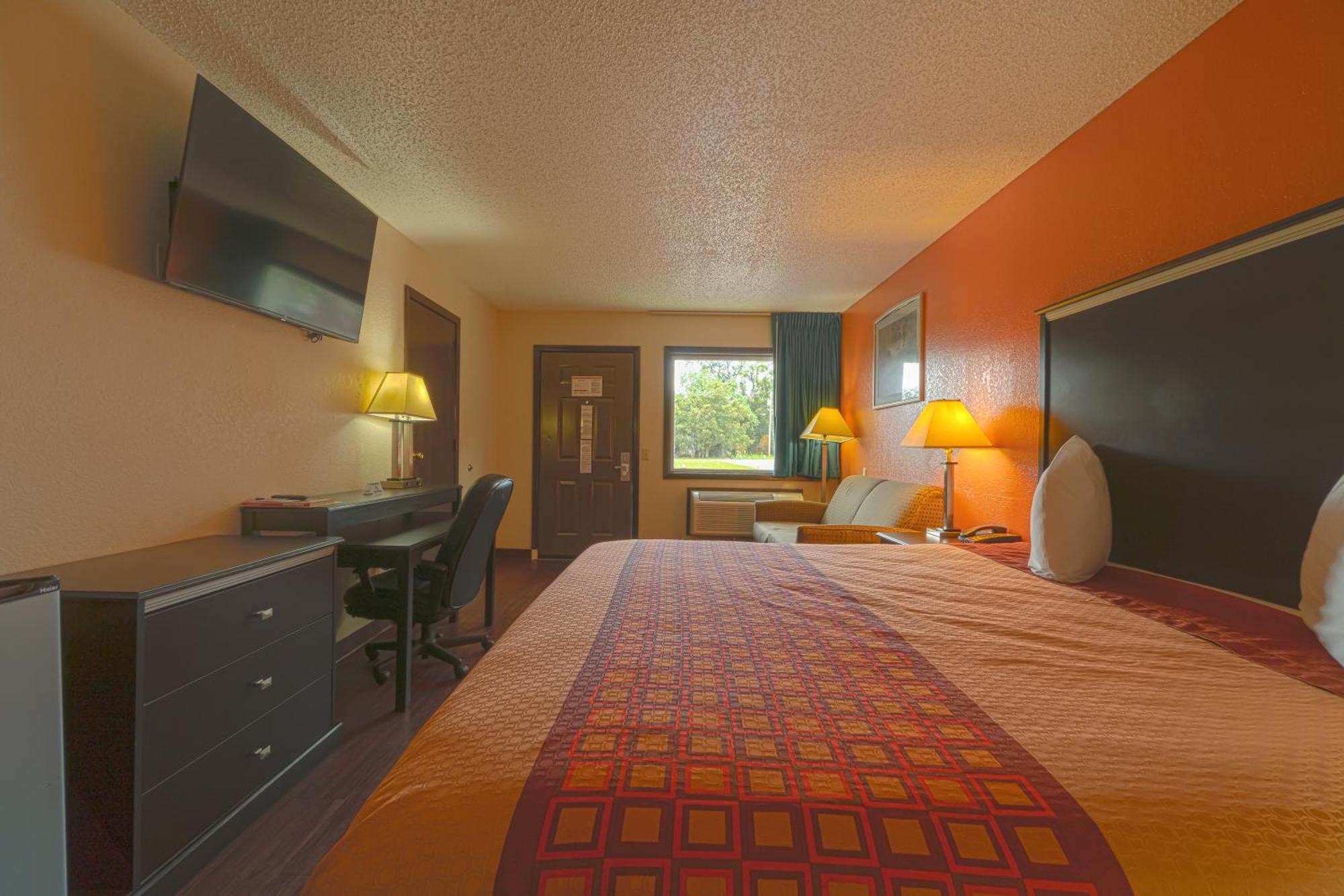 Regency Inn & Suites By Oyo Bay City Tx Екстер'єр фото