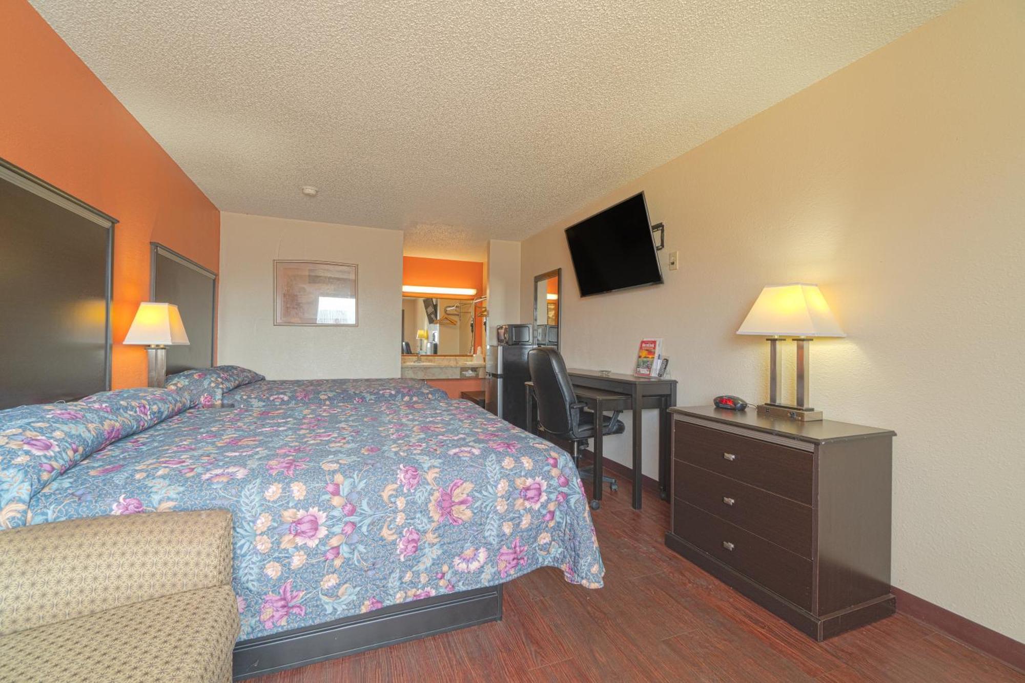 Regency Inn & Suites By Oyo Bay City Tx Екстер'єр фото