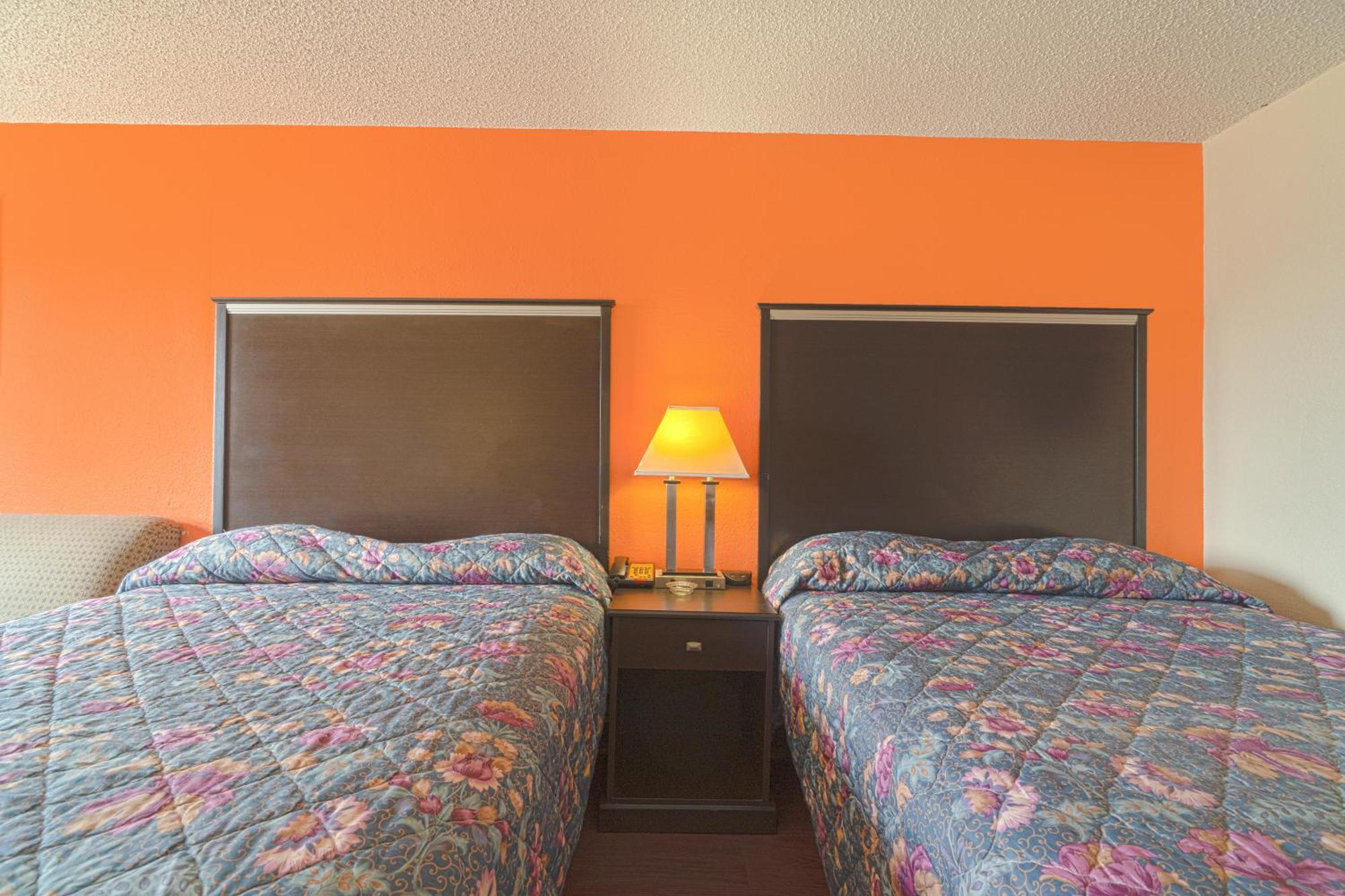 Regency Inn & Suites By Oyo Bay City Tx Екстер'єр фото