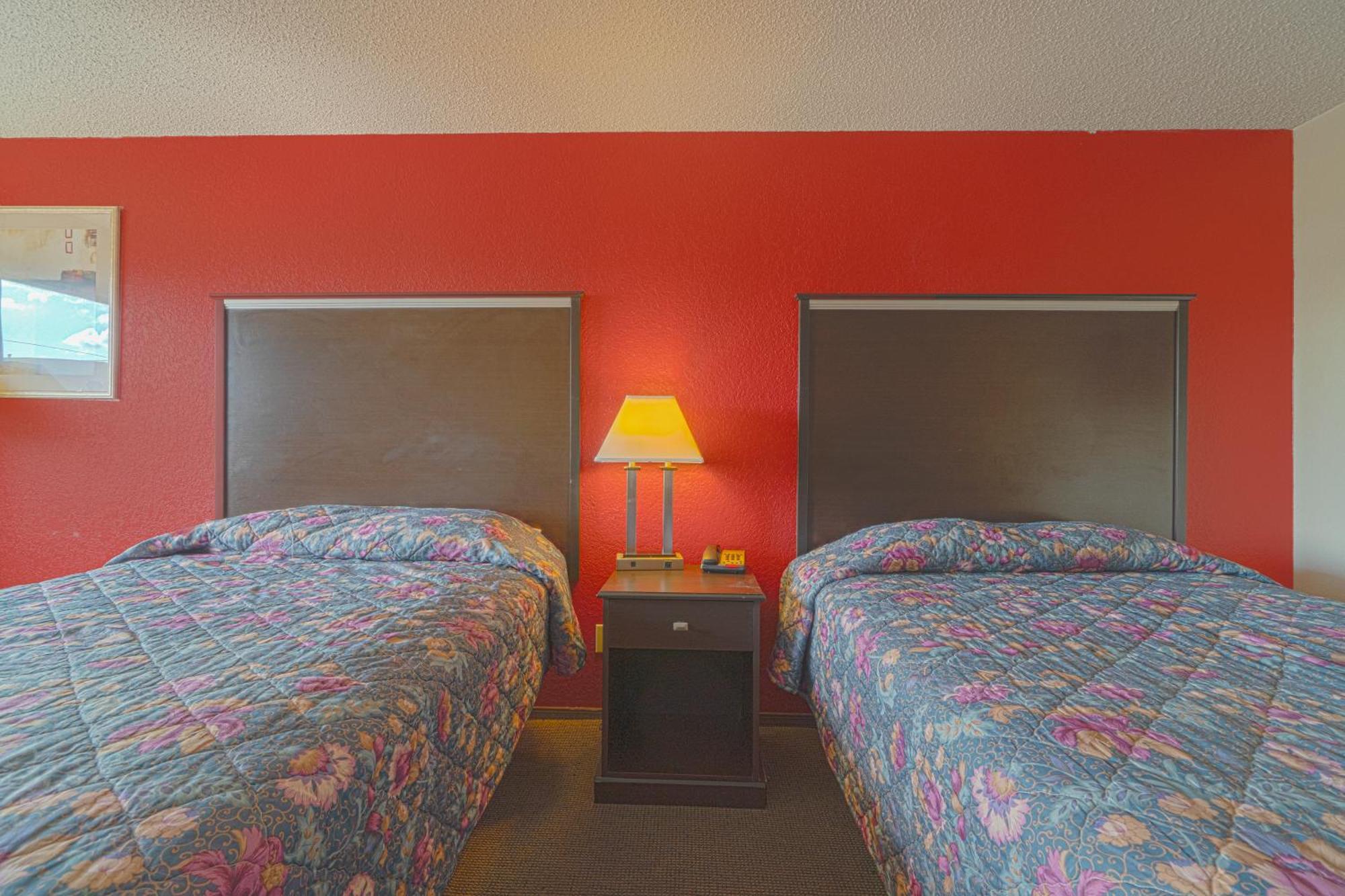 Regency Inn & Suites By Oyo Bay City Tx Екстер'єр фото