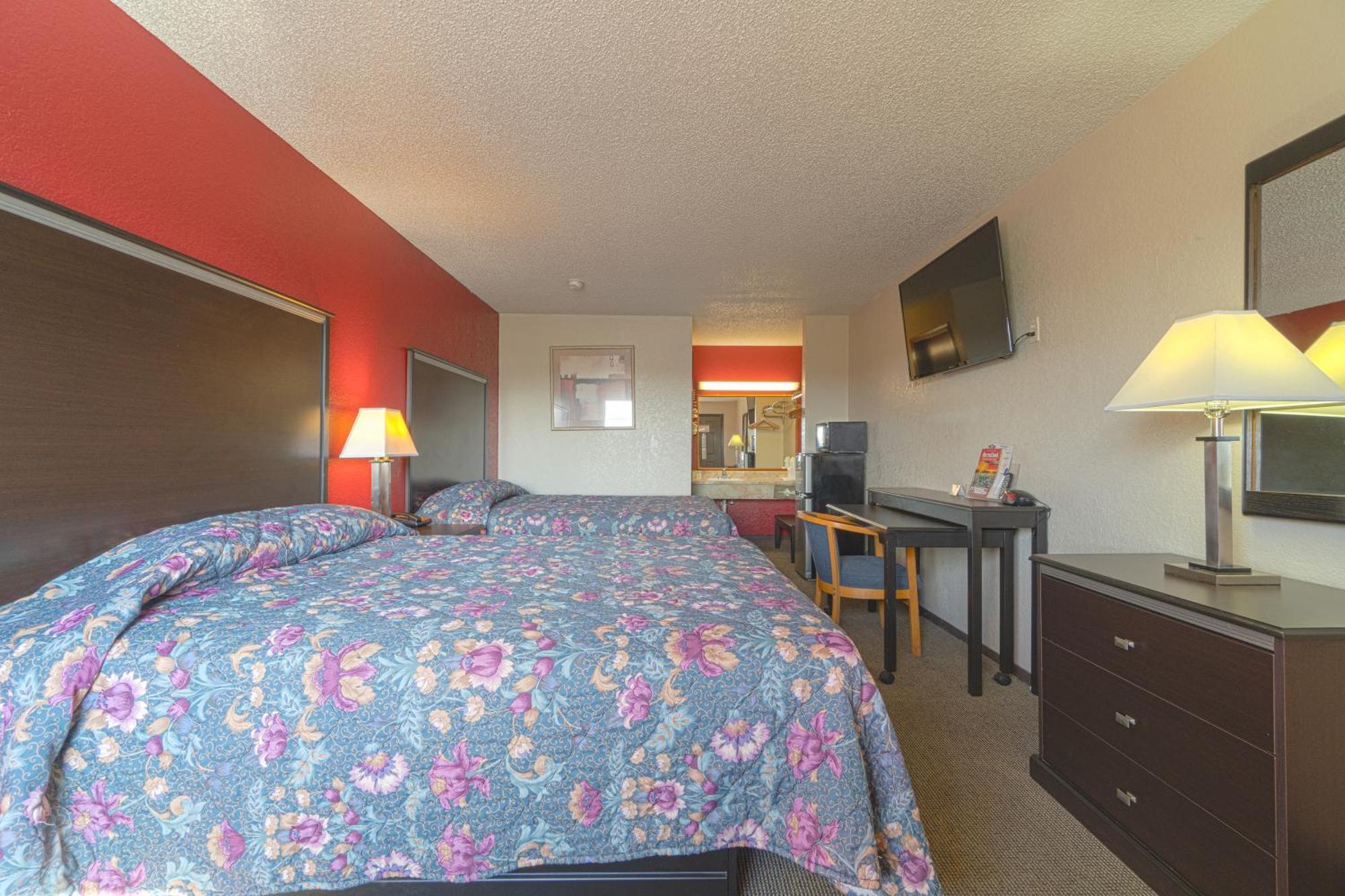 Regency Inn & Suites By Oyo Bay City Tx Екстер'єр фото