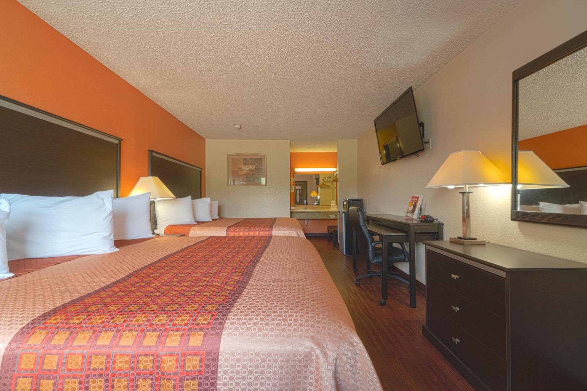 Regency Inn & Suites By Oyo Bay City Tx Екстер'єр фото
