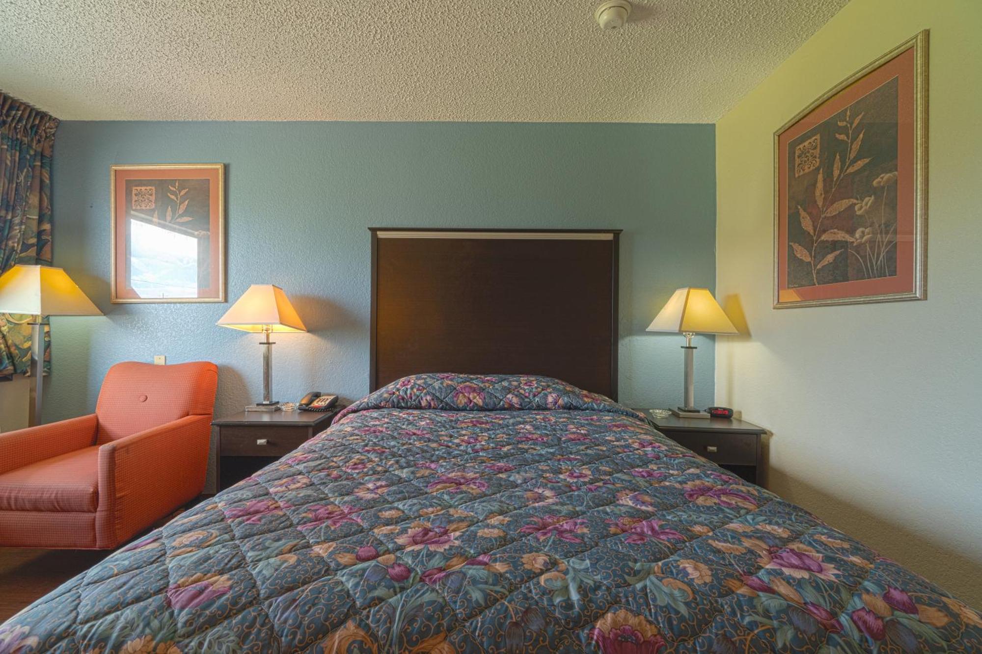 Regency Inn & Suites By Oyo Bay City Tx Екстер'єр фото