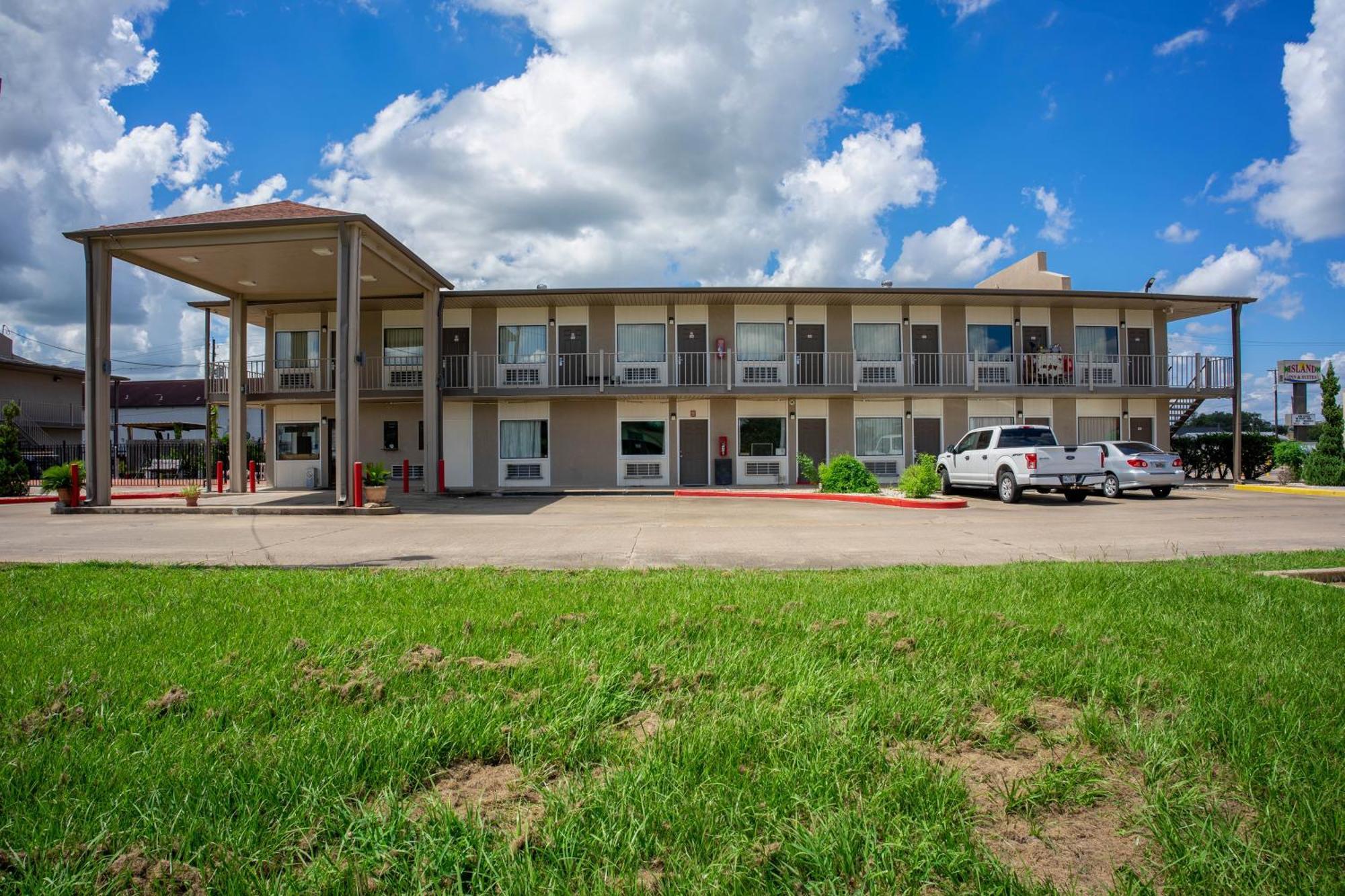 Regency Inn & Suites By Oyo Bay City Tx Екстер'єр фото